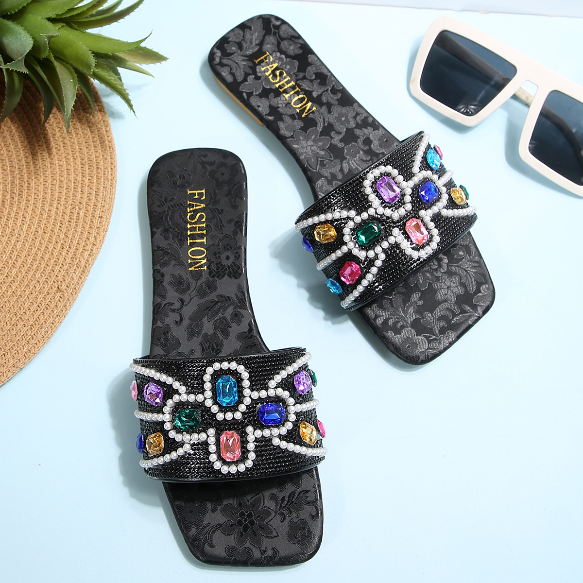 2025 New Women's Flat bottomed Designer Casual Slippers and Sandals Designer Women's Casual Trendy Sandals