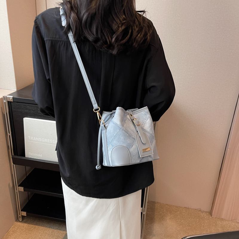 designer bag Small for women 2024 new fashionable shoulder crossbody bag high-end texture niche design diamond grid bucket bag