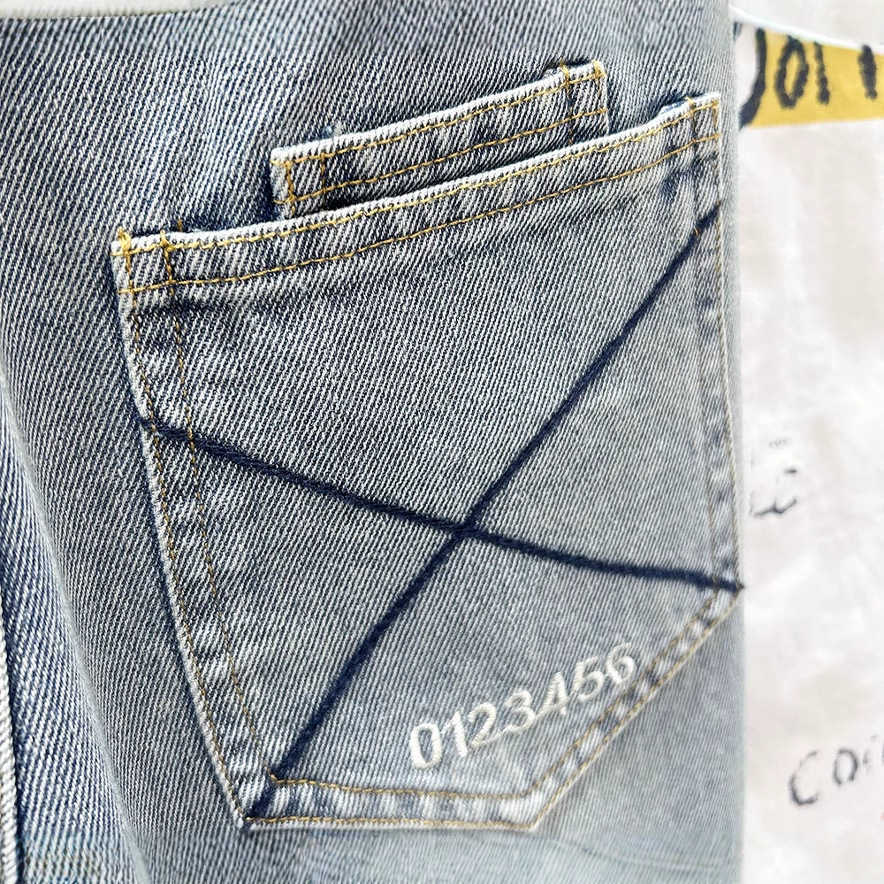 Boys Pants 2025 New Mid Size Childrens Spring and Autumn New Loose Jeans Boys Baby Childrens Personalized Jeans Y250430T3V5