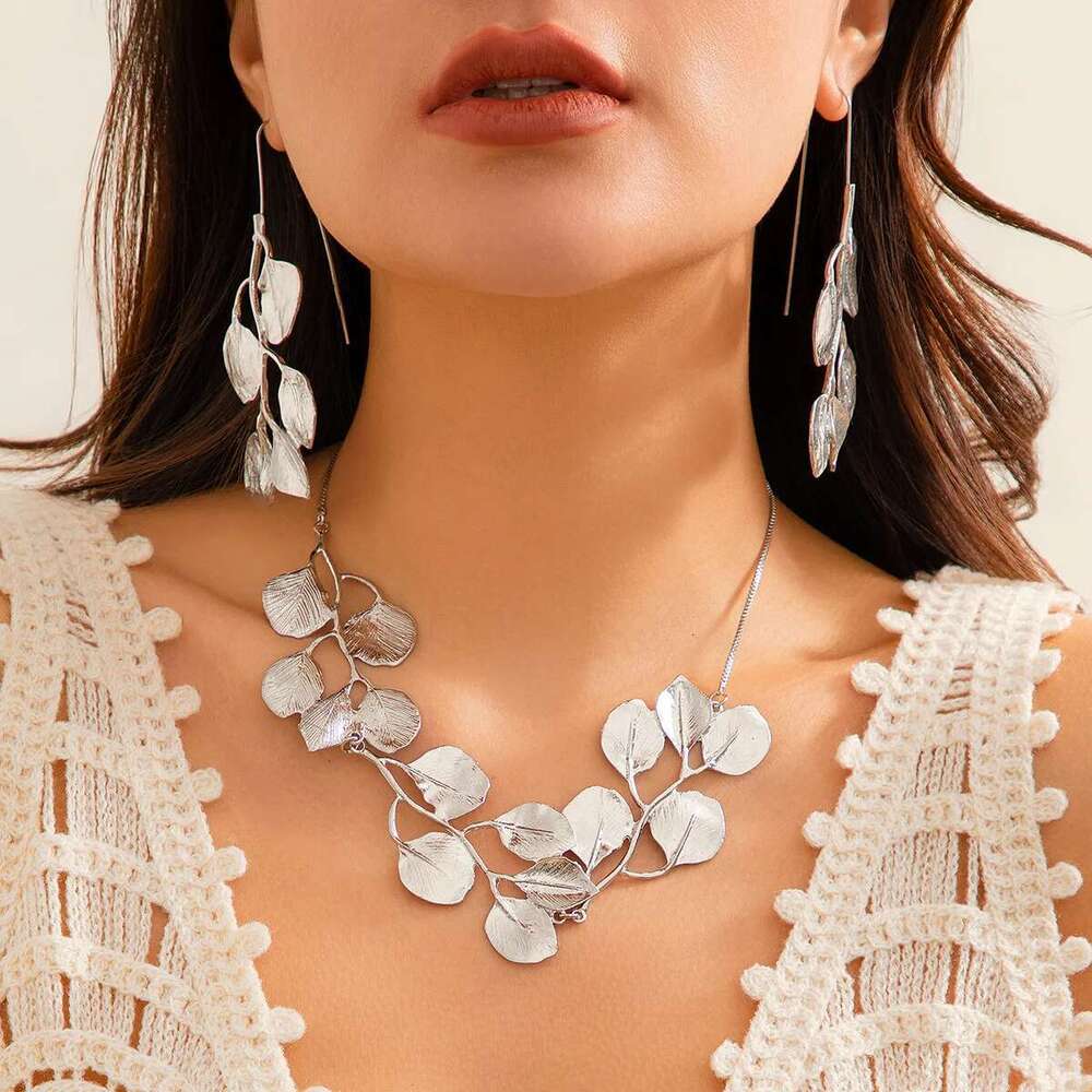 2Pcs/Set Elegant Aesthetic Leaves Tassel Necklace Earrings For Women Vintage Design Gold Color Jewelry Set Party Accessories New