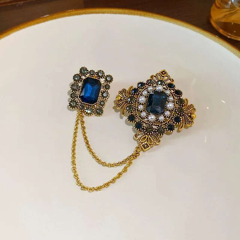 Studded Pearl Shaped Square Brooch Women Palace Style Retro Design Sense Suit Pin Niche Fashion Accessories For Lady Gift