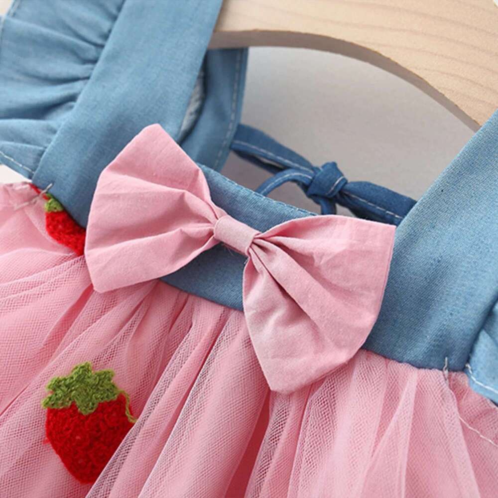 (0-3 Years) Summer New Girls Small Flying Sleeve Bow A-Child Embroidered Strawberry Cool Princess Dress