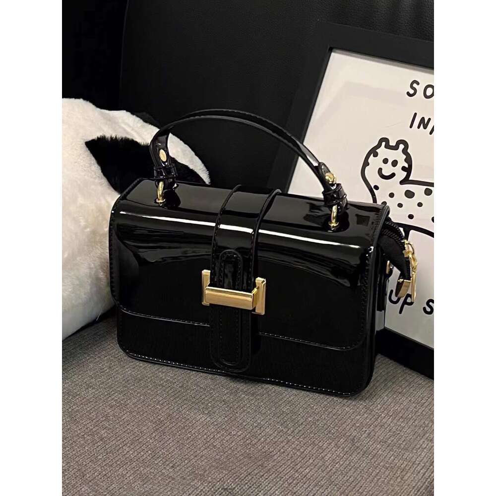 Women's handbag 2025 new niche design, fashionable high-end, hand-held small square bag, casual and simple single shoulder crossbody bag