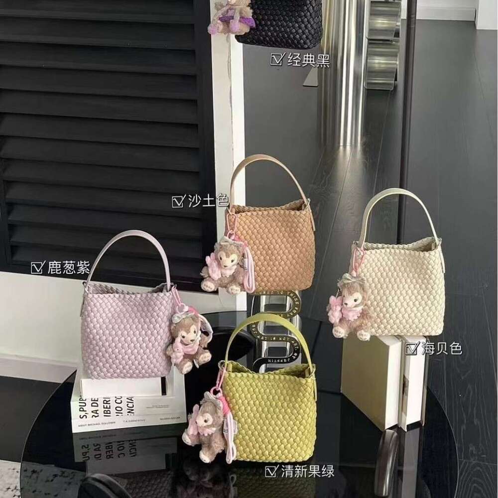 2025 new high-end handmade woven large capacity single shoulder tote underarm bag, water bucket bag