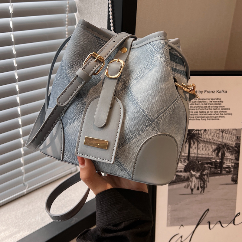 designer bag Small for women 2024 new fashionable shoulder crossbody bag high-end texture niche design diamond grid bucket bag