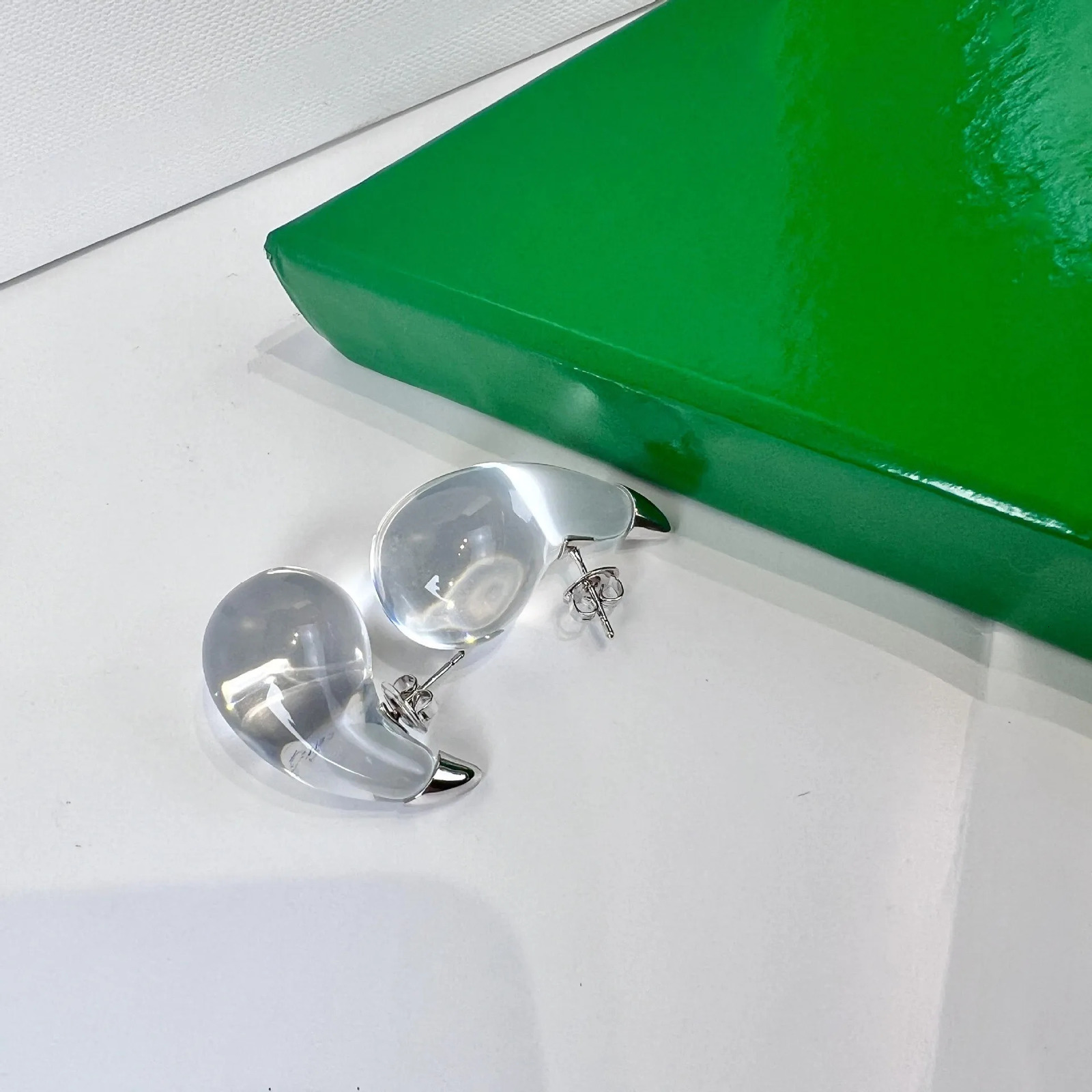 Light French vintage clear drop earrings ins Wind recommended acrylic oval stud earrings250422