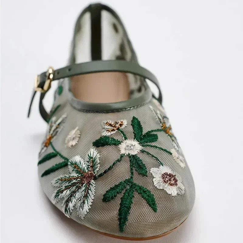 Fashionable handmade embroidered flower Mary Jane womens shoes summer mesh breathable lightweight flat buckle ballet shoes 250425