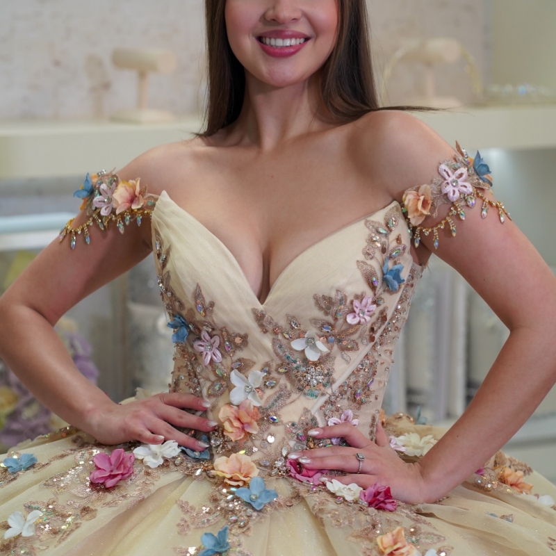 Light Champagne Quinceanera Dresses Off Shoulder Ball Gown Sweet 16 Dress Applique Flower Beads Tull Birthday Party Vestidos 15 Anos