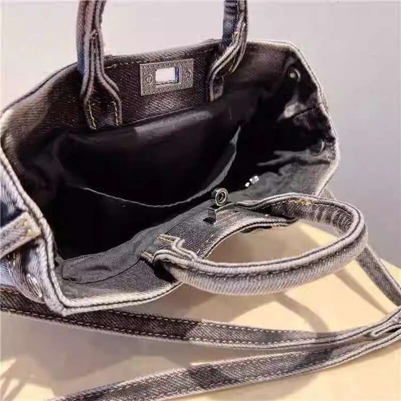 2025 New Washing Retro Denim Fashion Casual Versatile Large Capacity Portable Slant Shoulder Women's Bag