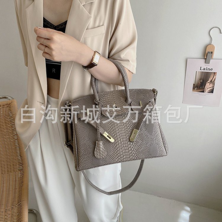 Snake Skin Pattern 2025 Autumn/Winter New Trendy Handbag Versatile Large Capacity Women's Bag