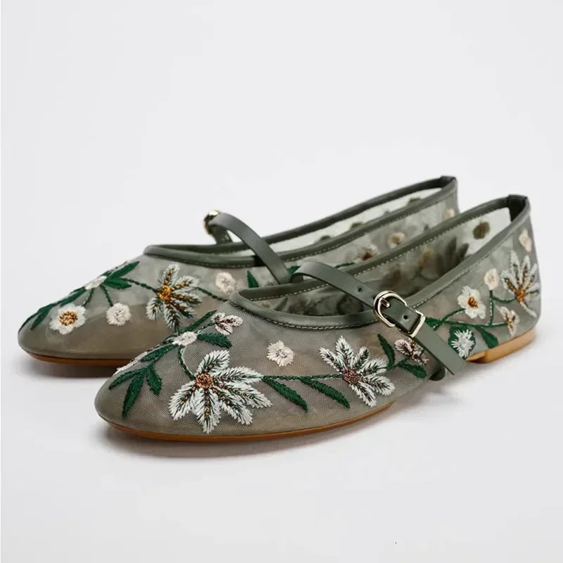 Fashionable handmade embroidered flower Mary Jane womens shoes summer mesh breathable lightweight flat buckle ballet shoes 250425