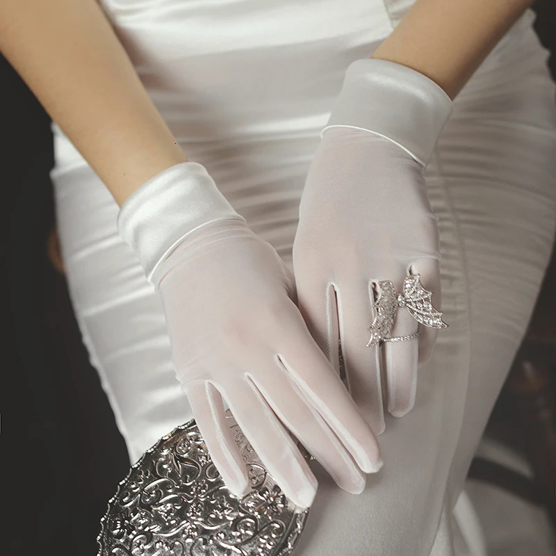 Simple Womens Short Wedding Bridal Gloves Smooth Satin Chiffon White Bridal Mermaid Finger Gloves WG019 250430