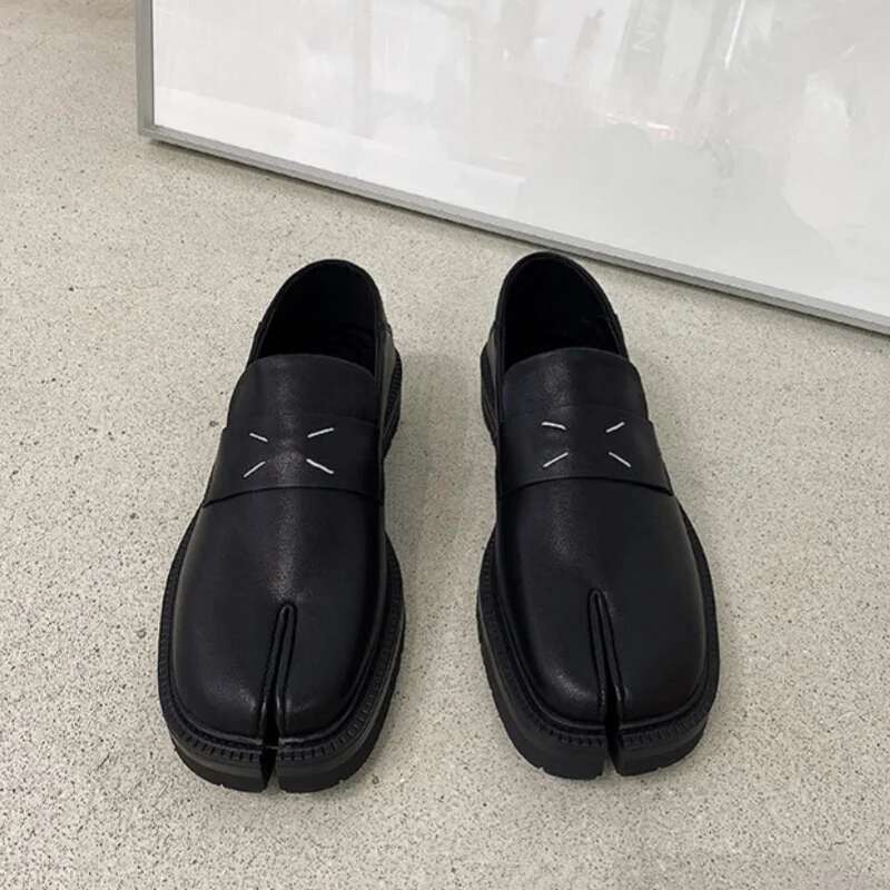Split Toe Thick Sole Loafers Single Shoe Soft Leather Solid Color Flats Casual Women Men Shoes
