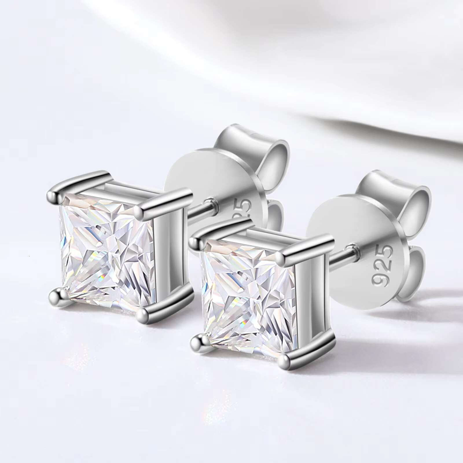 Drop Shipping Factory Direct Sale 925 Sterling Silver 4.5mm-6mm Princess Cut Moissanite Diamond Stud Earring for Gift