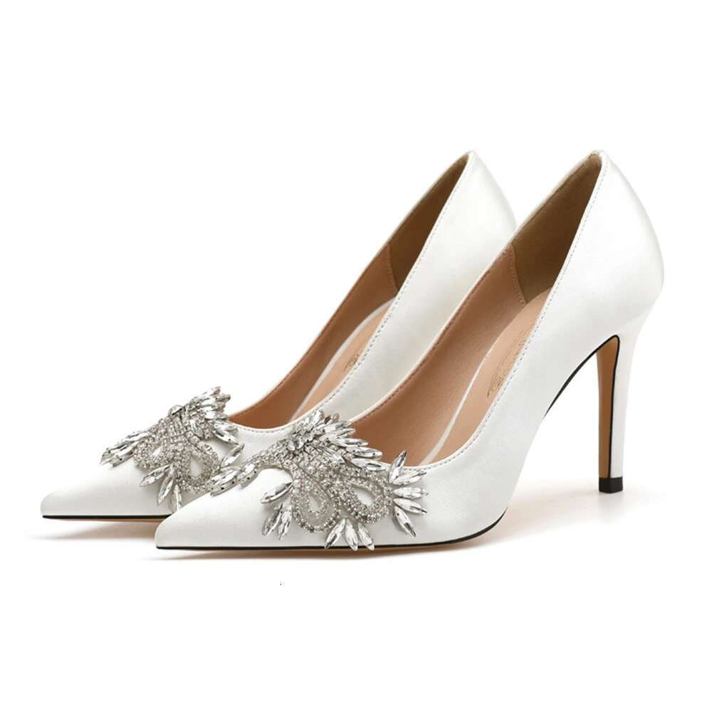 Spring and summer new pointed shallow silk rhinestone wedding thin high-heeled banquet dress large-size women's shoes