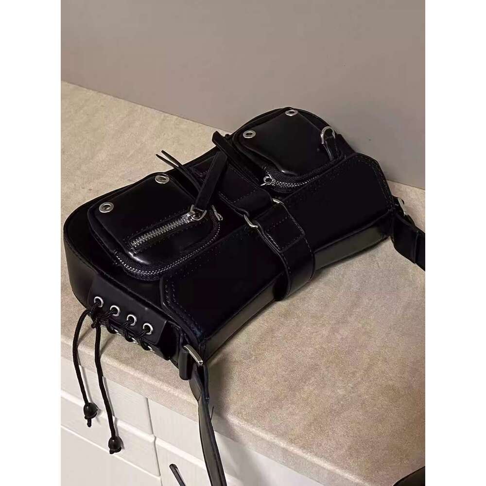 Texture trendy and cool hot girl armpit stick for women 2025 new niche design motorcycle versatile single shoulder crossbody bag
