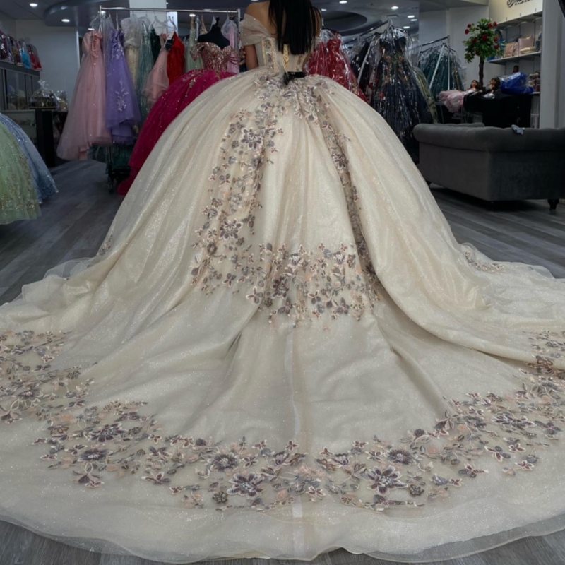 Champagne Quinceanera Dresses Off Shoulder Ball Gown Sweet 16 Dress Applique Lace Beads Tull Birthday Party Vestidos 15 Anos