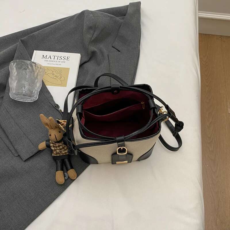 Splice bump color design hasp bucket fashion casual slant shoulder bag (with little rabbit pendant)