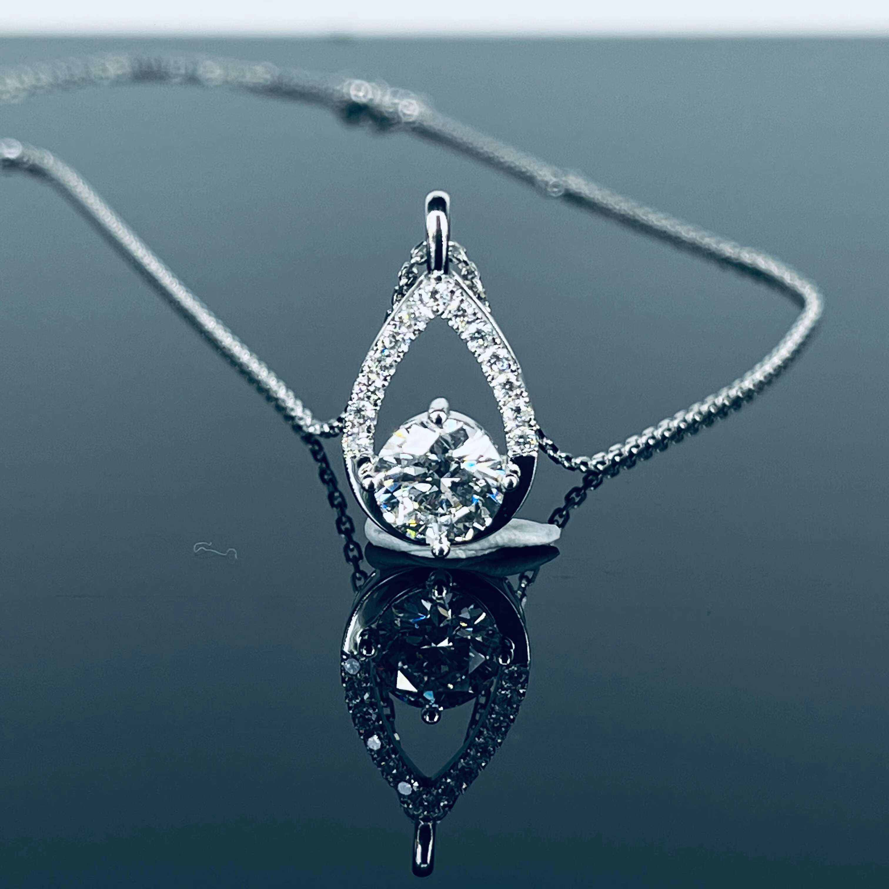 Qinglong Jewelry Cheaper Factory 18k White Gold Pear Diamond Fashion Jewelry Necklace Heart Cut Round Diamond Necklace for Women
