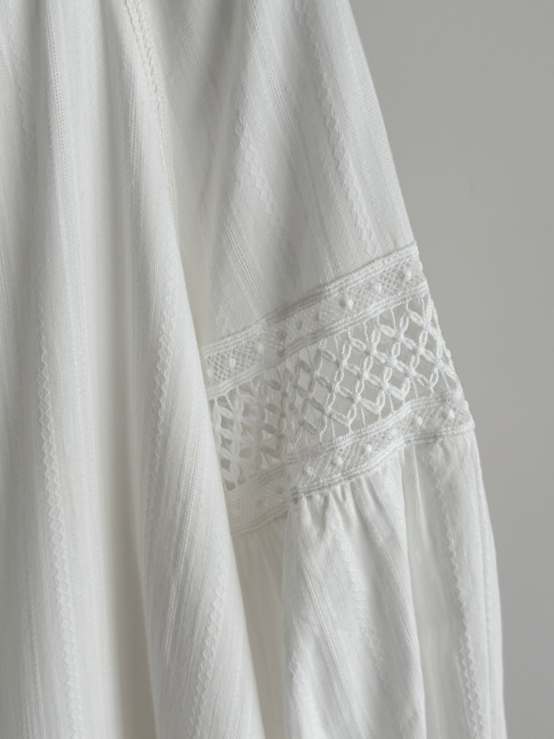 2025 Hollow out tassel embroidered lantern sleeve dress Fashion Week Show Customized Fashion Tailored clothing mens and womens Fashion Paris.M384