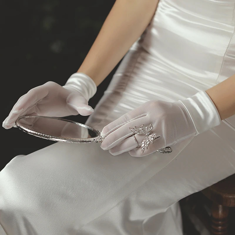 Simple Womens Short Wedding Bridal Gloves Smooth Satin Chiffon White Bridal Mermaid Finger Gloves WG019 250430