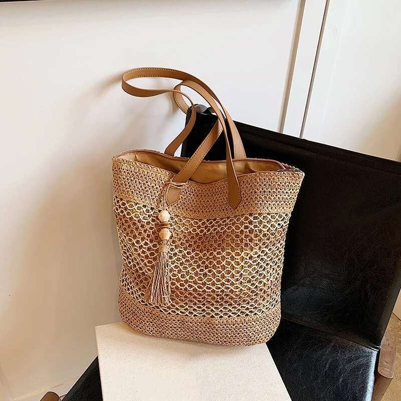 Casual Vacation Handbag Female Travel Commute Women Stylish Knit Shoulder With Tassel Straw Tote Bag Bag