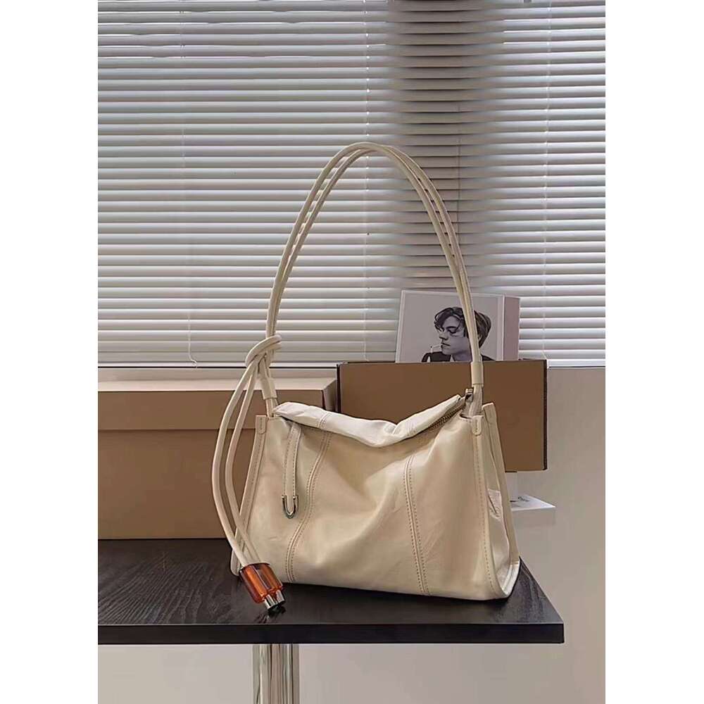 Light luxury high-end sensation explosive single shoulder 2025 new commuting tote wrinkled soft leather niche armpit bag
