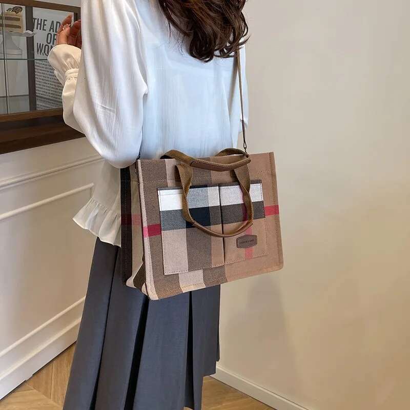 Elegant Leather Commuter Bag - Minimalist Vintage Messenger Purse With Large Capacity & Designer Letter