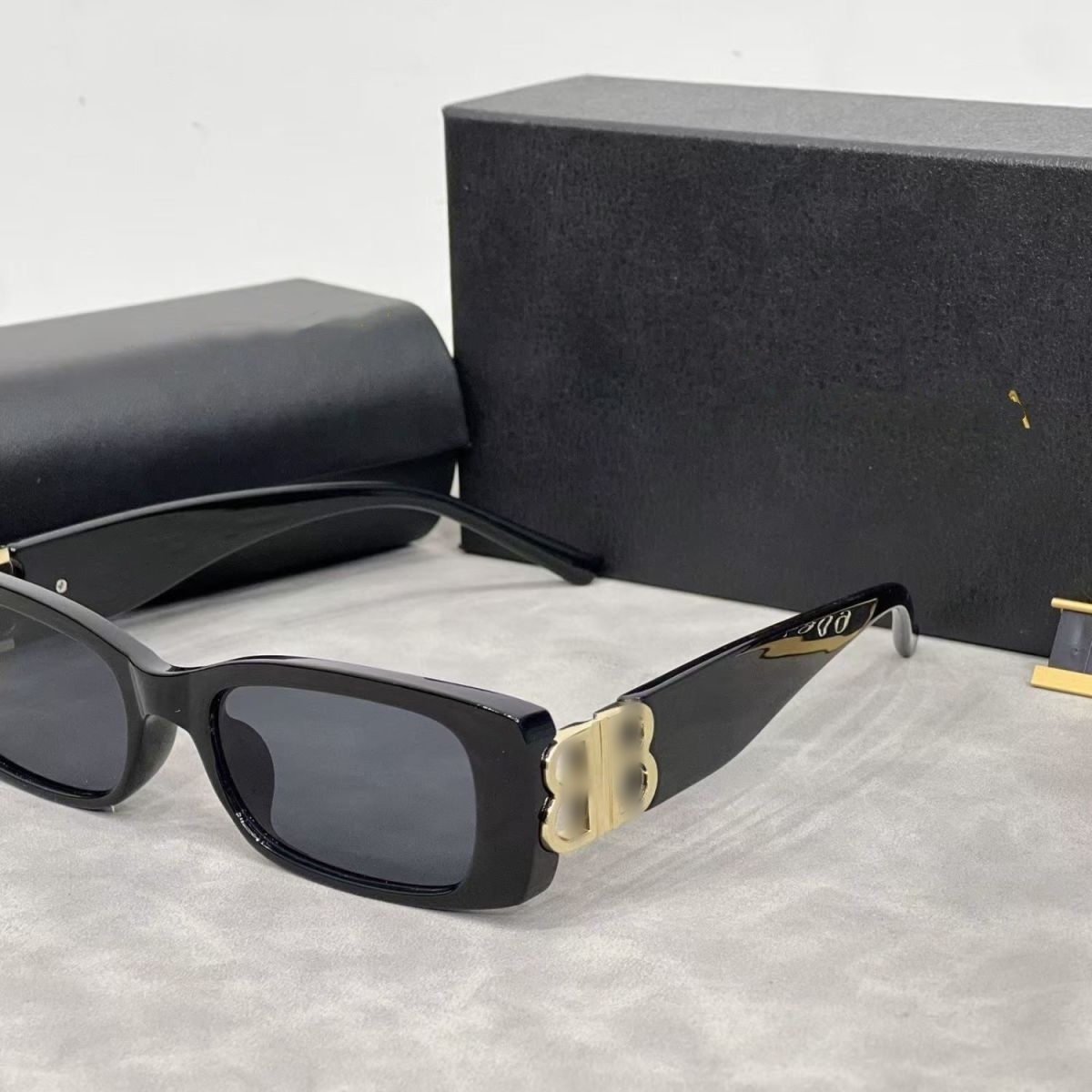 Classic small square frame designer sunglasses for men and women driving beach UV protection sunglasses