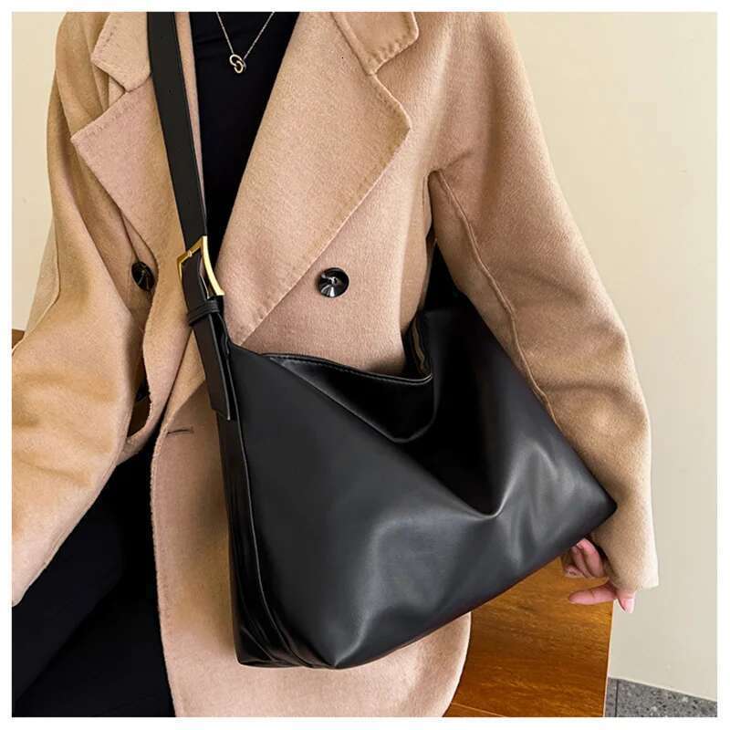 New Popular Underarm Casual Fashion Trend Tote Autumn Large Capacity Single Shoulder Retro Women S Bag Bag