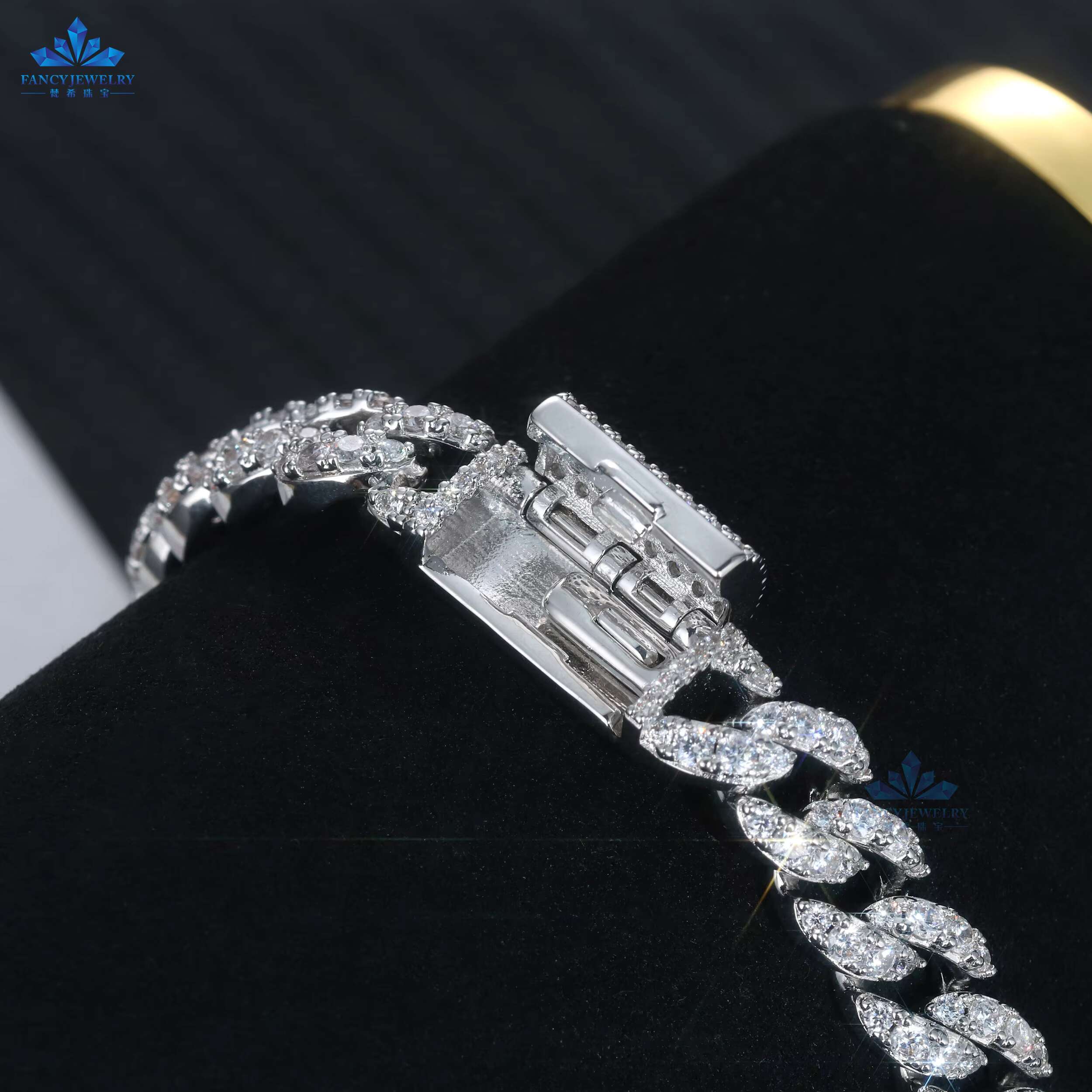 Hot Selling 925 Silver Hiphop Cuban Chain Bracelet VVS Diamond Iced Moissanite Fashionable Charm Bracelets for Men Women Ready