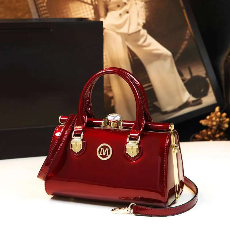 Spring and summer patent leather rhinestone flower buckle clip chain one-shoulder cross-body banquet dress daily women's bag