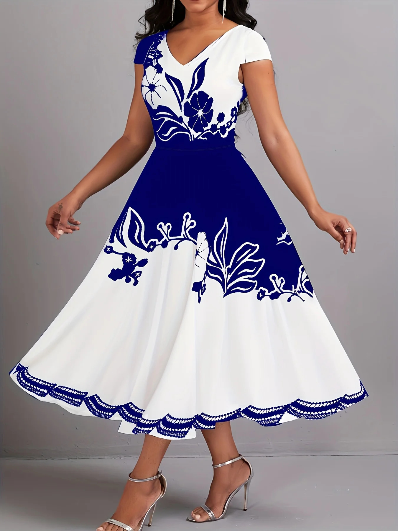 Plus Size Peplum Floral Print Dress - Elegant V-Neck Short Sleeves Scalloped Hem Medium Stretch Zipper Closure Machine Wash 250420