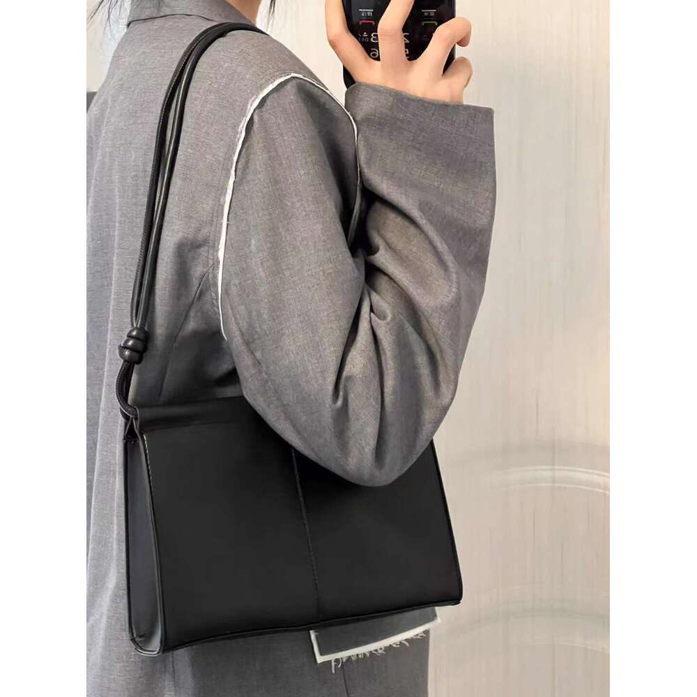 Korean Ins niche design simple underarm small square 2025 new fashionable and versatile casual hand-held shoulder bag