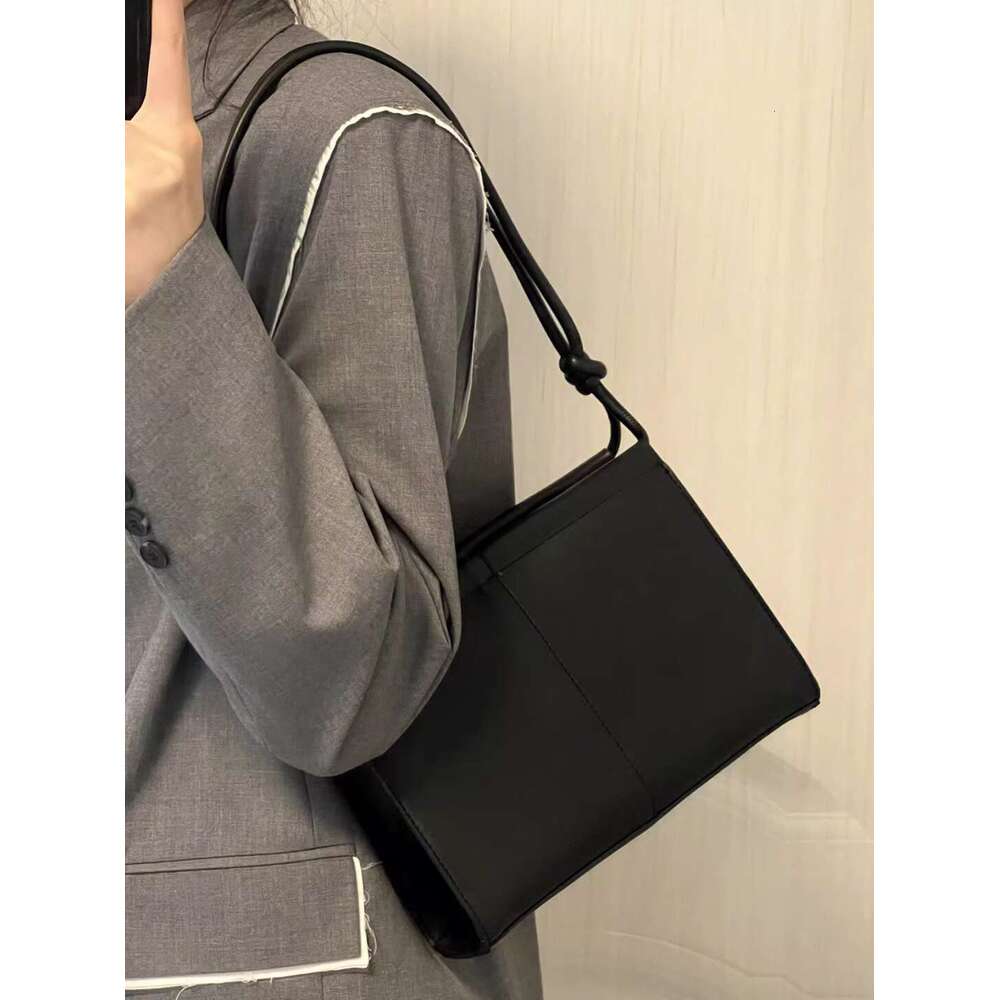 Korean Ins niche design simple underarm small square 2025 new fashionable and versatile casual hand-held shoulder bag