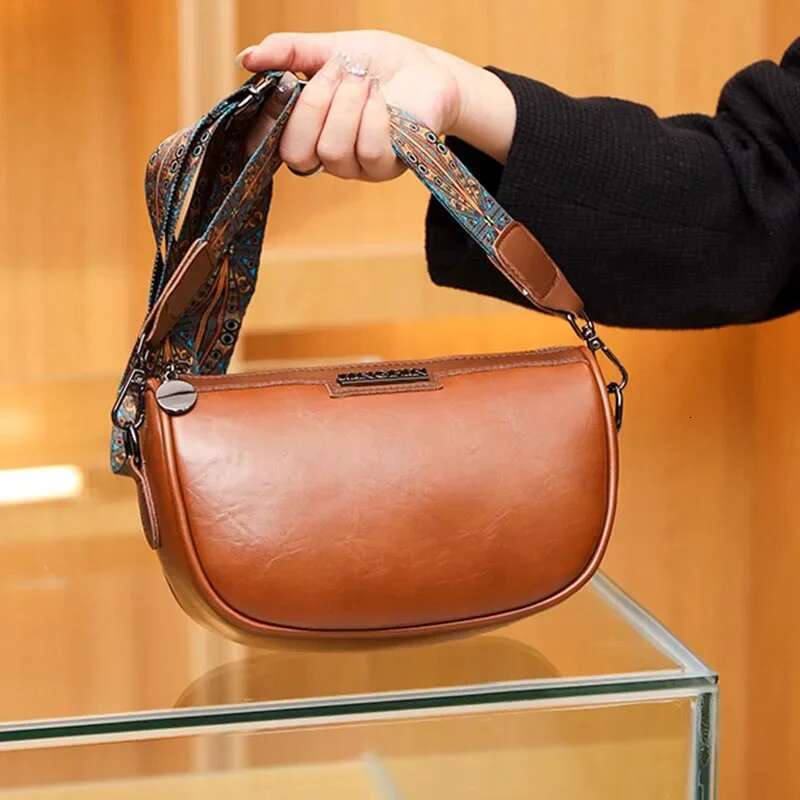 Summer New Soft Leather Women's Versatile And Stylish, Large Capacity Shoulder Crossbody Small Phone Bag