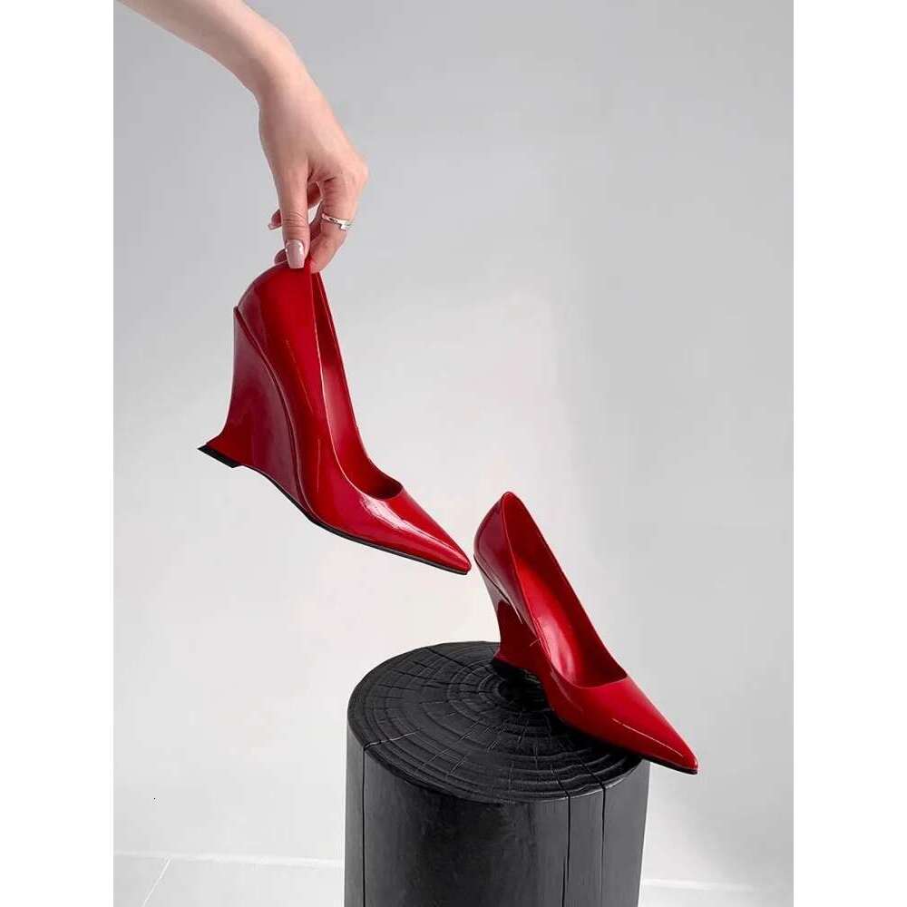 Pointed Alien Ladies Pumps Wedge Heel Women Patent Leather Slip-on High Heels Fashion Show Shoes Plus