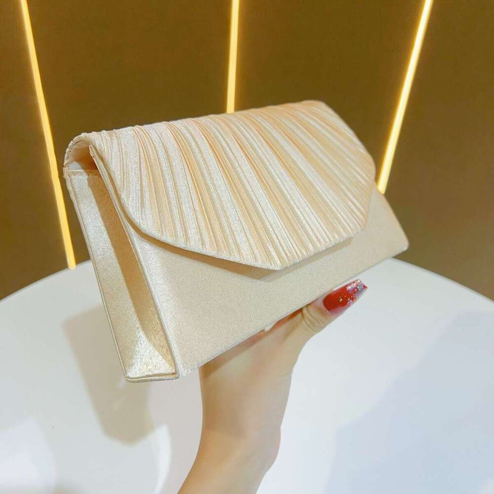 Dinner Bag New Socialite Banquet Pleated Handbag Fashionable Women S Formal Dress Evening Wear Shoulder Bag Small Fragrance Style Versatile Wedding Gi