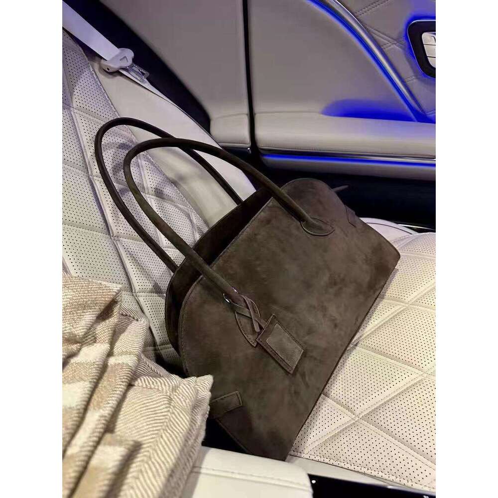 Autumn Winter Big Tote 2025 New Commuter Matte Handheld briefcase High end and Versatile Underarm Bag