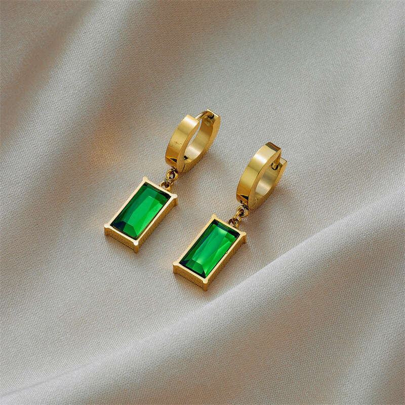 Japanese And Korean Style Niche Design, High-End Blade Chain, Light , Emerald Zircon Pendant, Titanium Steel Necklace For Women