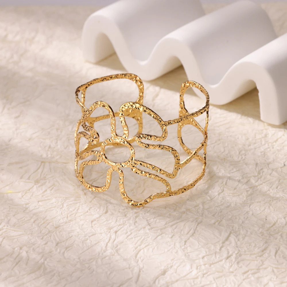 Stainless steel wide bracelet suitable for women gold flower leaf hollow cuff bracelet womens retro wedding jewelry gift 250425