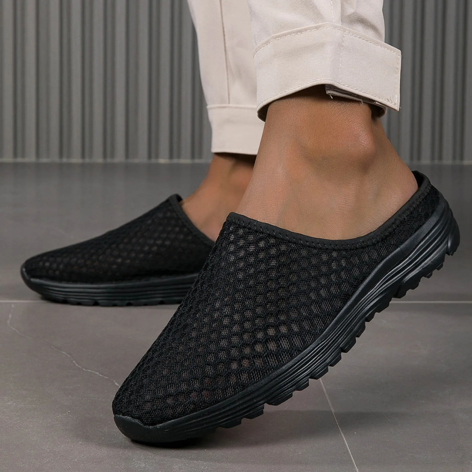 Mens and womens casual slippers summer comfortable beach shoes outdoor breathable hollow mesh sports shoes 2024 trend 250430