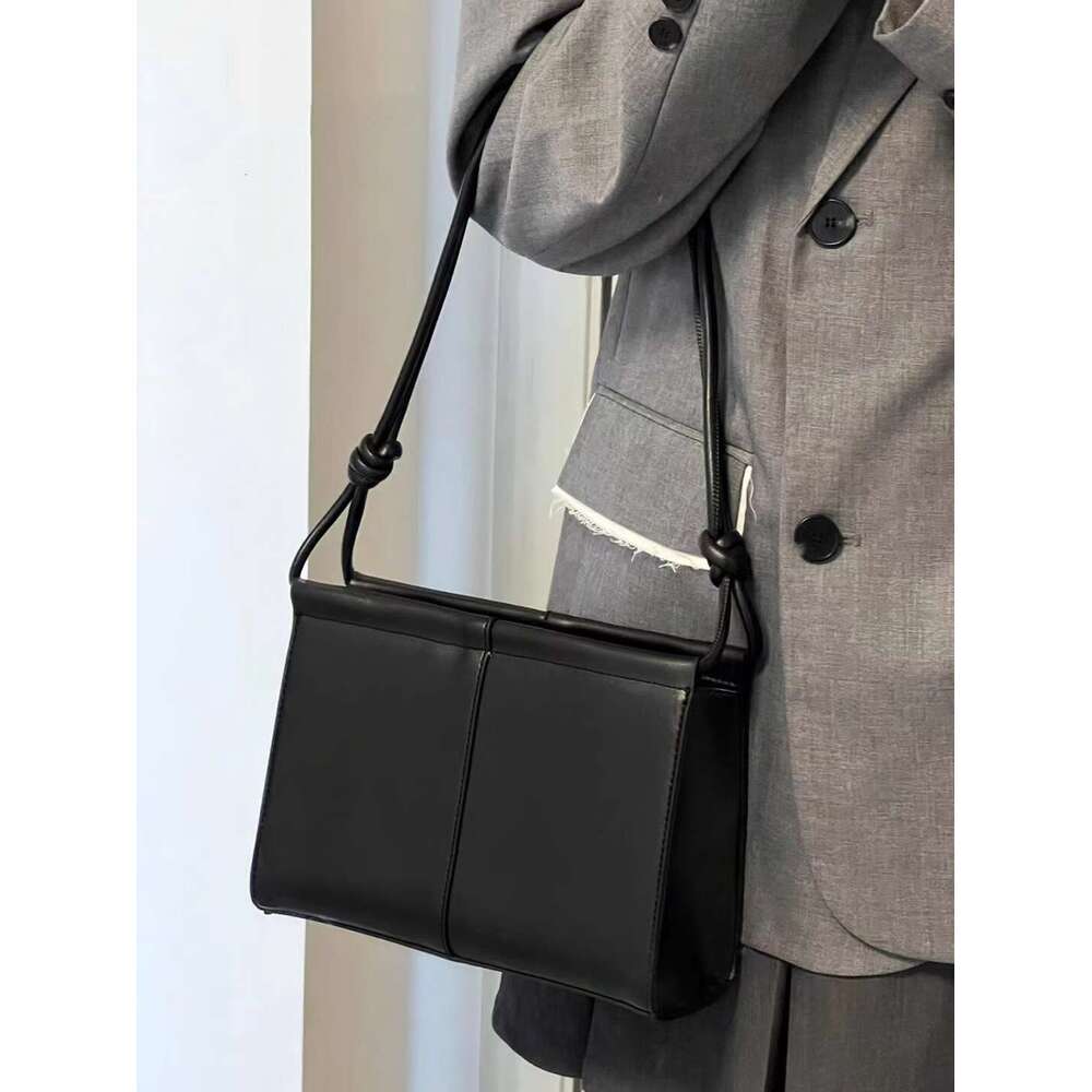 Korean Ins niche design simple underarm small square 2025 new fashionable and versatile casual hand-held shoulder bag