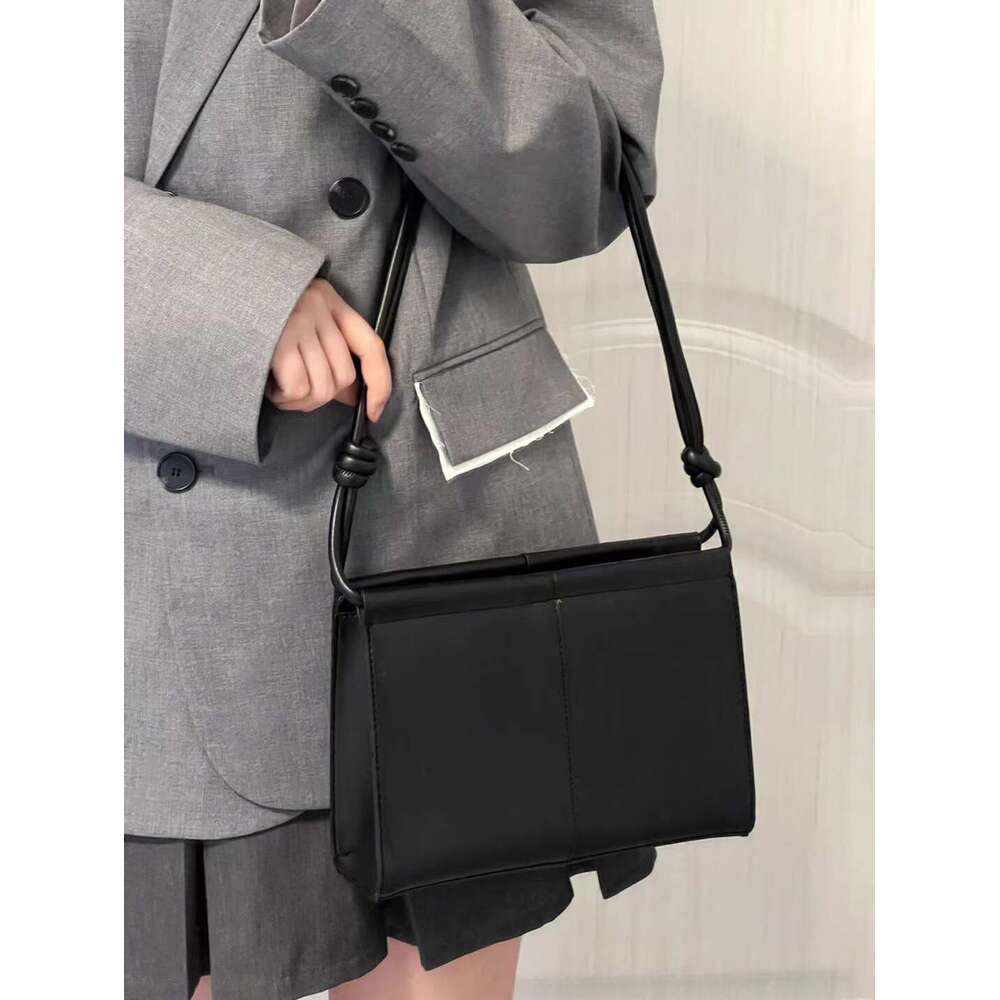 Korean Ins niche design simple underarm small square 2025 new fashionable and versatile casual hand-held shoulder bag