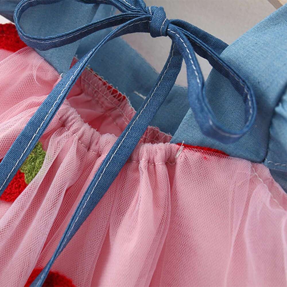 (0-3 Years) Summer New Girls Small Flying Sleeve Bow A-Child Embroidered Strawberry Cool Princess Dress