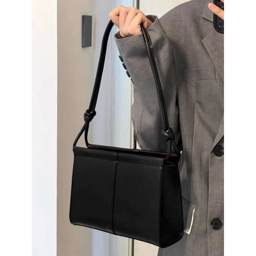 Korean Ins niche design simple underarm small square 2025 new fashionable and versatile casual hand-held shoulder bag