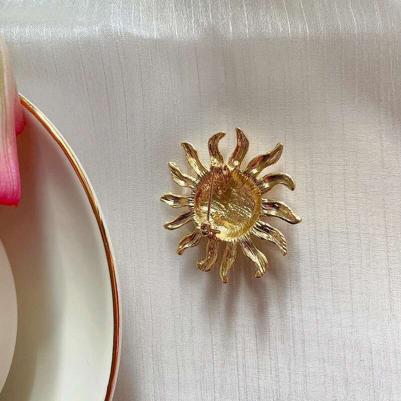 Women Men Medieval Sun Face Brooch Simple Personalized Accessories Pins