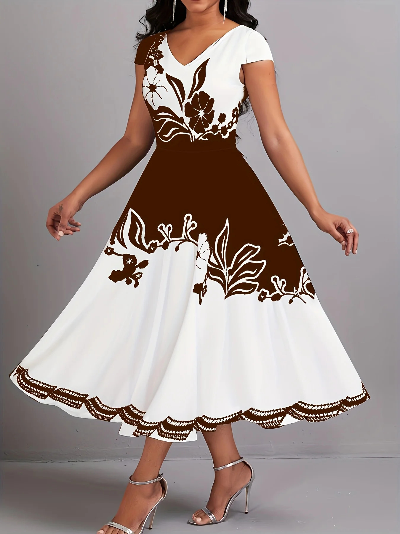 Plus Size Peplum Floral Print Dress - Elegant V-Neck Short Sleeves Scalloped Hem Medium Stretch Zipper Closure Machine Wash 250420