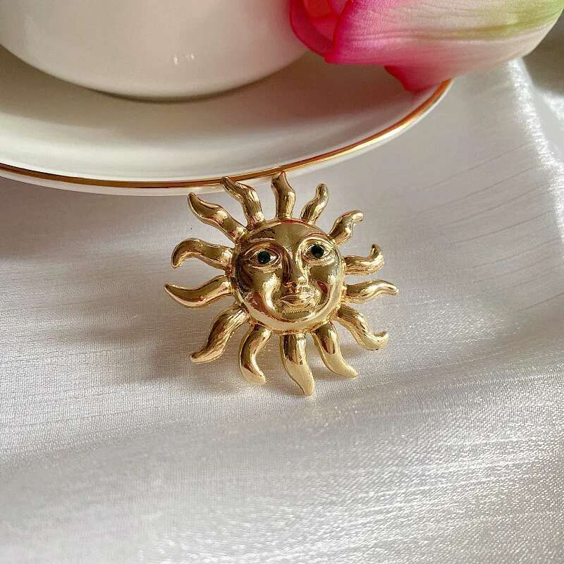Women Men Medieval Sun Face Brooch Simple Personalized Accessories Pins