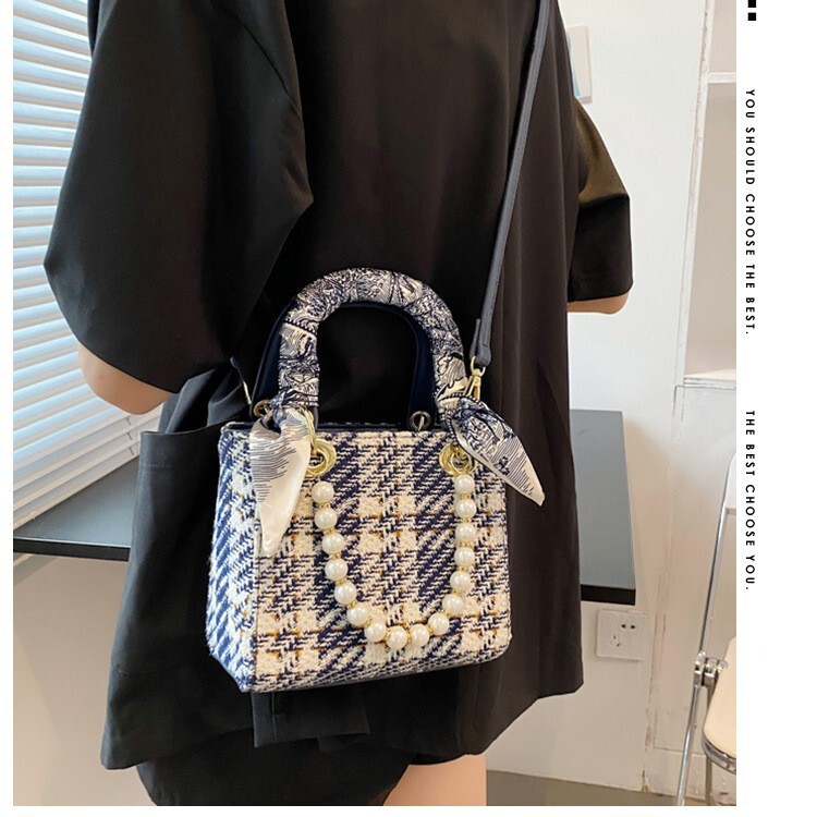 Women's trendy bag, trendy style, single shoulder small square bag, pearl handbag, diagonal cross bag